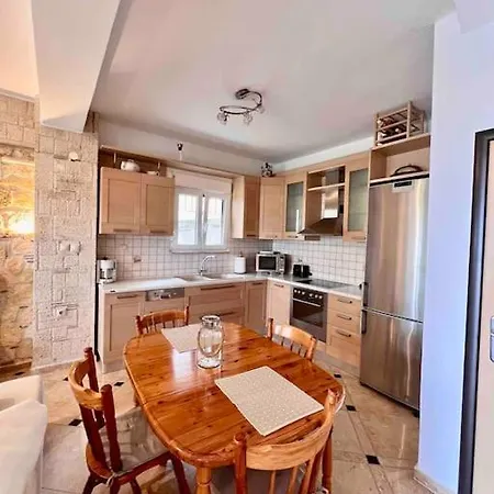 #als- Stone Maisonette In *